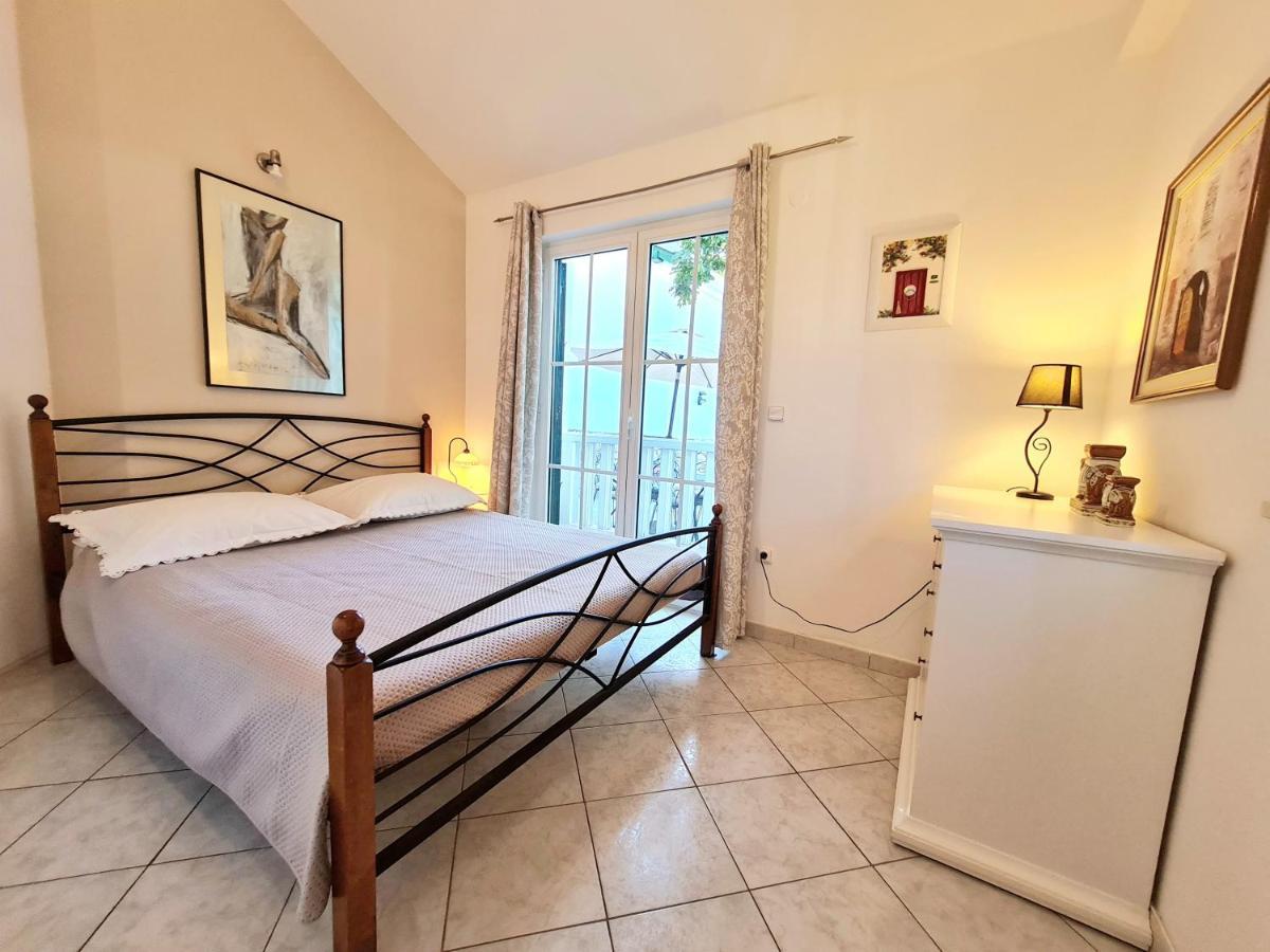 Apartment Ivana Borak Omiš Екстериор снимка