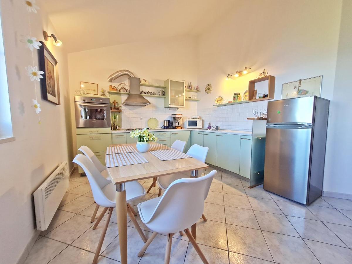 Apartment Ivana Borak Omiš Екстериор снимка
