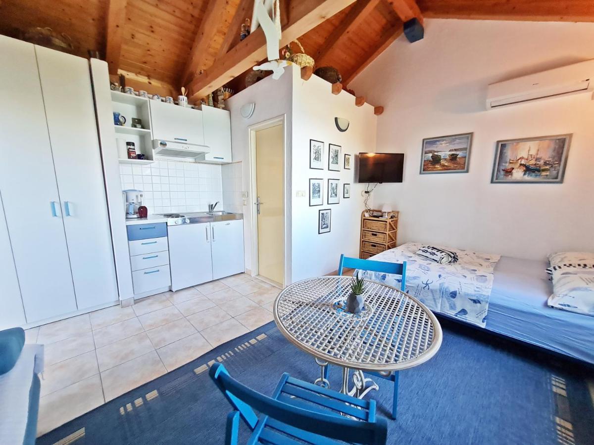 Apartment Ivana Borak Omiš Екстериор снимка