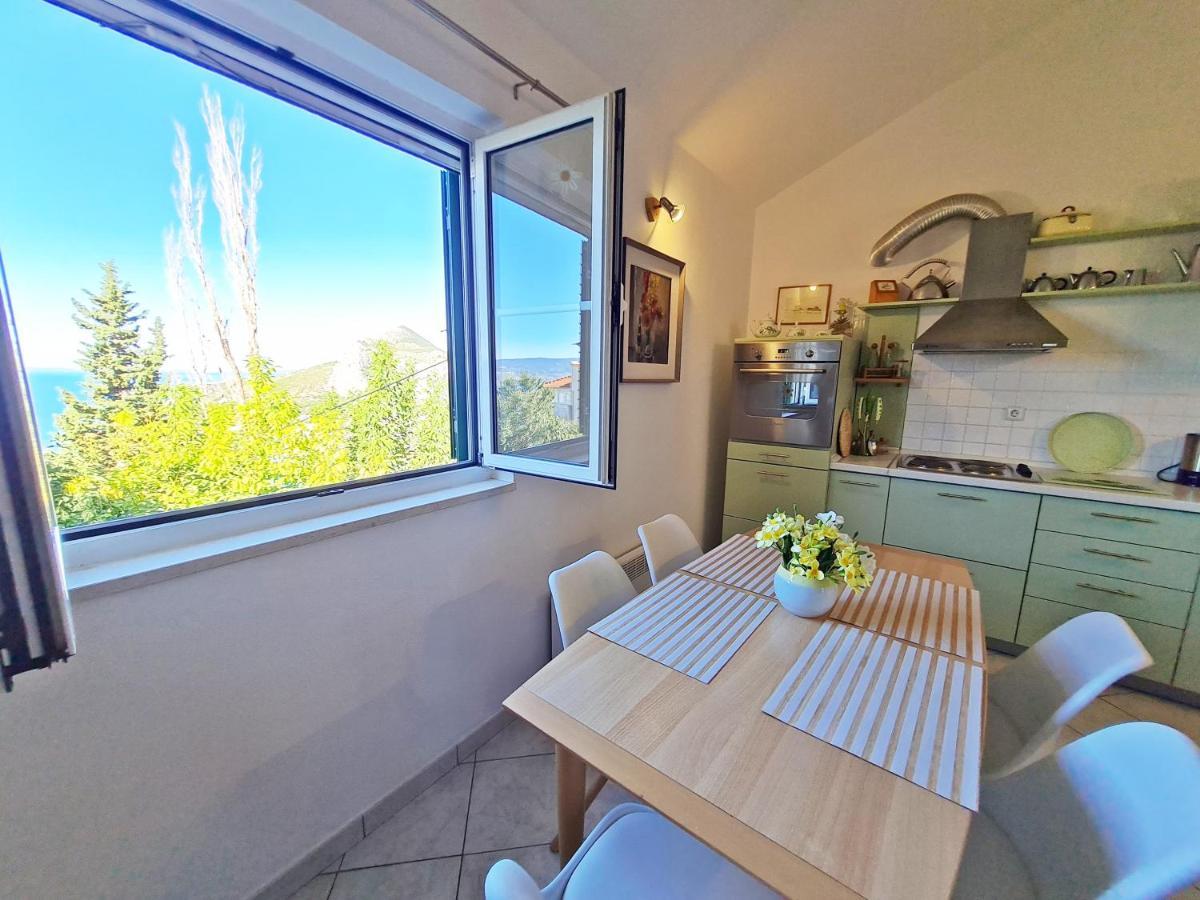 Apartment Ivana Borak Omiš Екстериор снимка