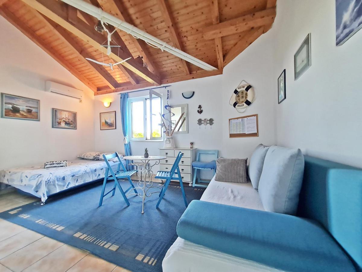 Apartment Ivana Borak Omiš Екстериор снимка