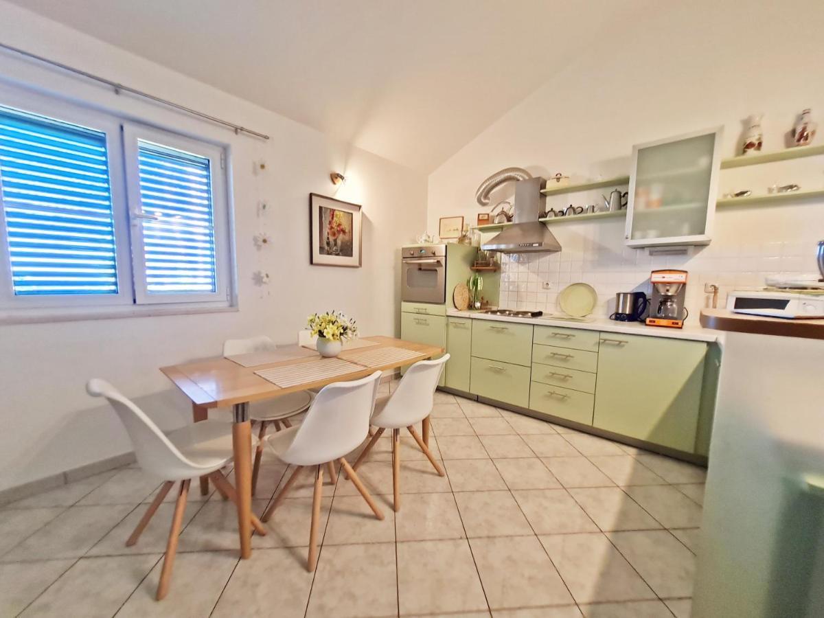 Apartment Ivana Borak Omiš Екстериор снимка