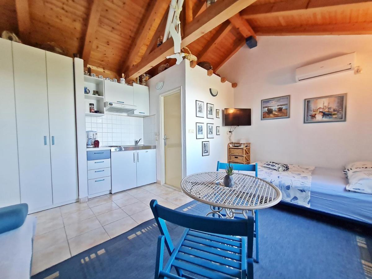 Apartment Ivana Borak Omiš Екстериор снимка