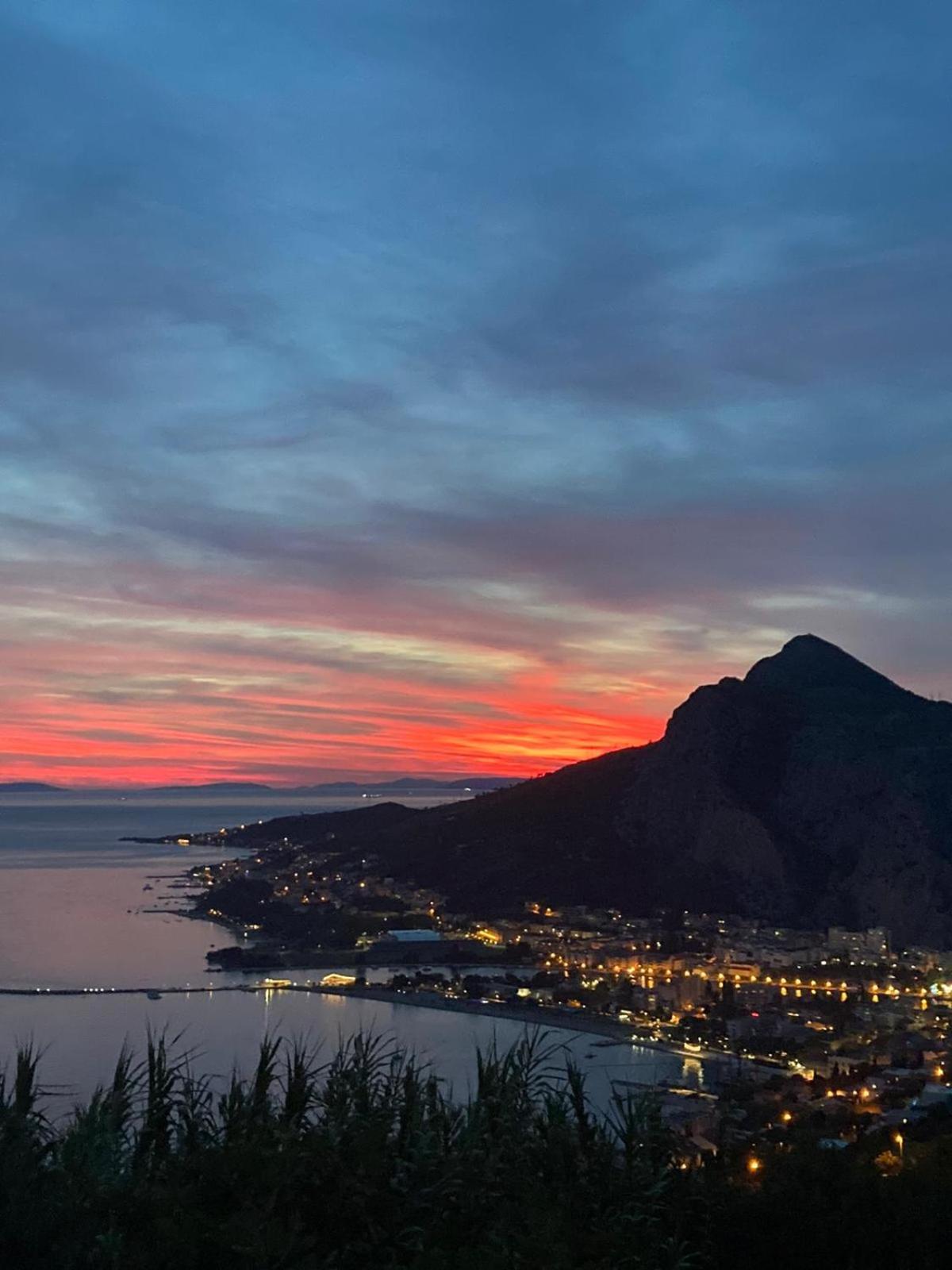Apartment Ivana Borak Omiš Екстериор снимка